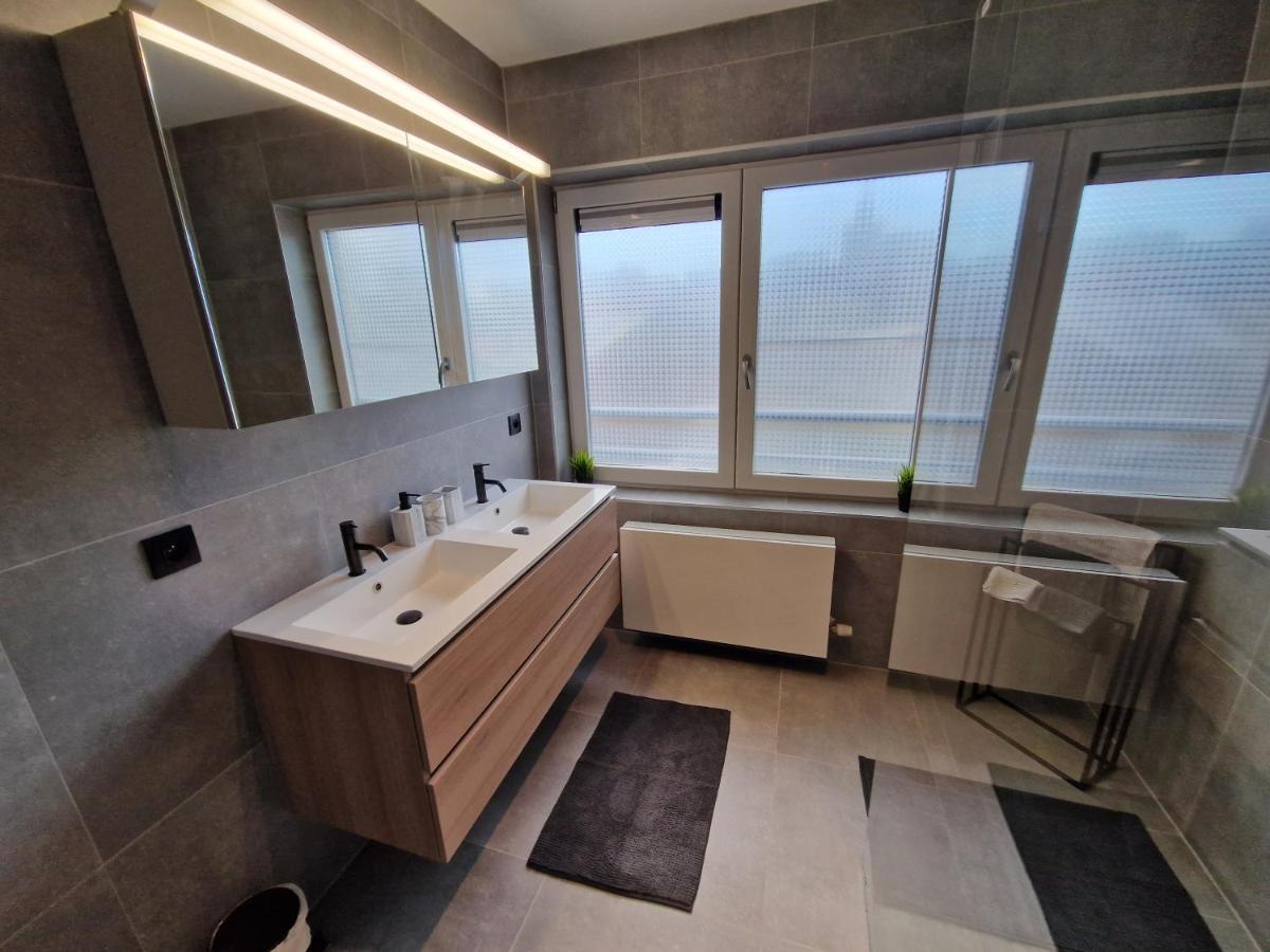 Luxueus, Ruim Appartement Op 350M Van Het Strand Ostend Exterior photo
